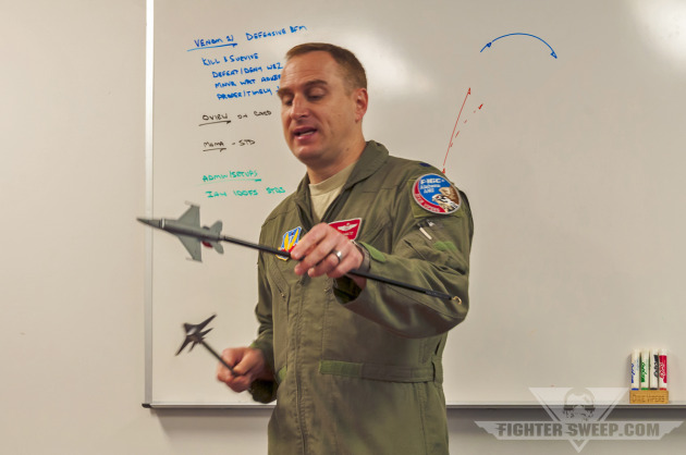 Lieutenant Colonel Jon "Habib" Schultz, F-16C pilot with the 187 FW, Alabama Air National Guard, briefs prior to a BFM sortie.
