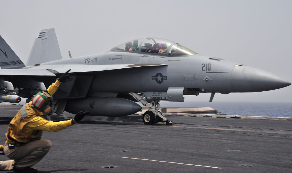Ask A Fighter Pilot: Hornet vs Super Hornet! | Fighter Sweep