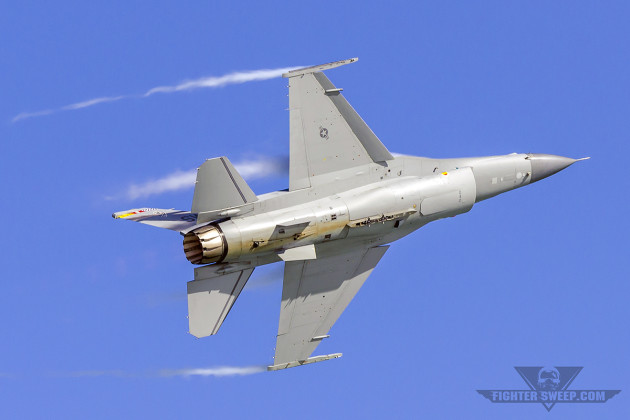Dogfighting in an F/A-18 Hornet!
