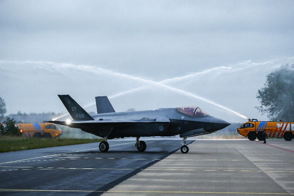 F-35 Contract May Come at Farnborough | Fighter Sweep