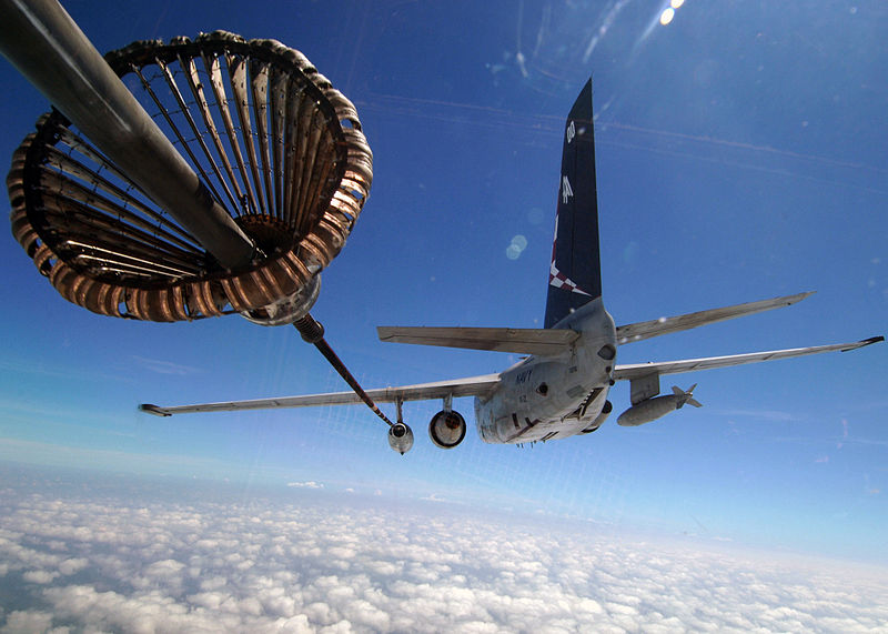 قدرات السعودية على الإرضاع الجوى 800px-S-3_Viking_in-flight_refueling