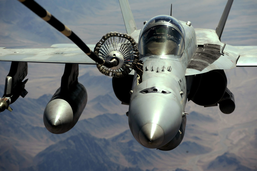 f18 hornet refueling