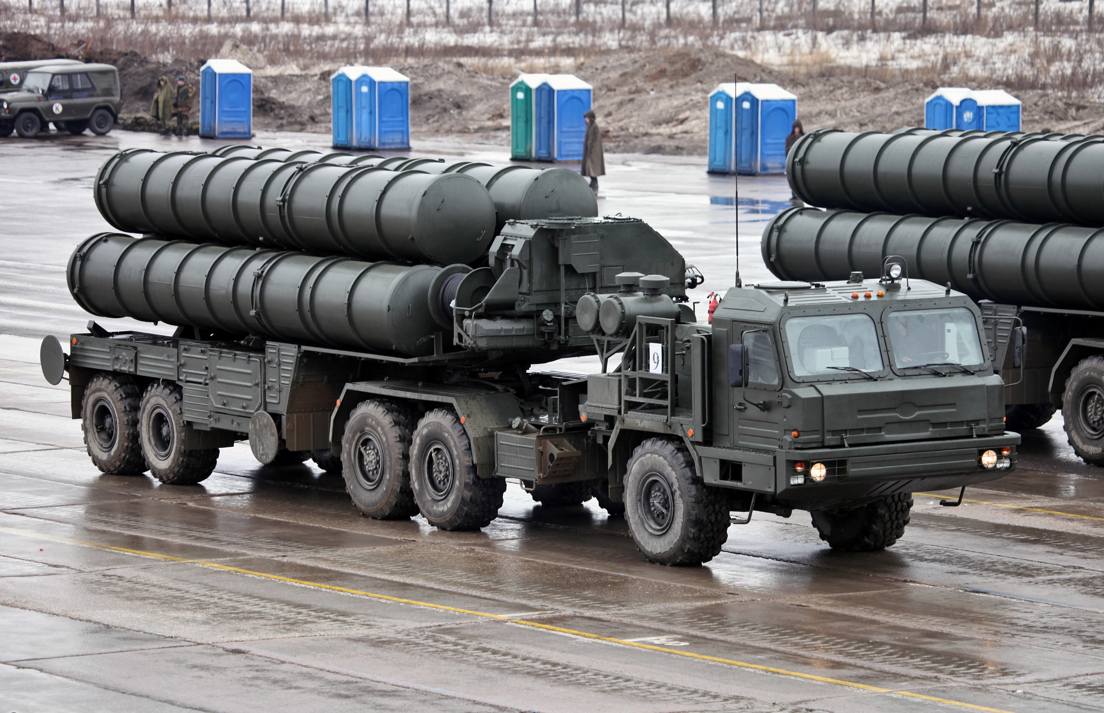 watch-russia-deploys-s-400-anti-aircraft-missile-system-around-moscow-fighter-sweep