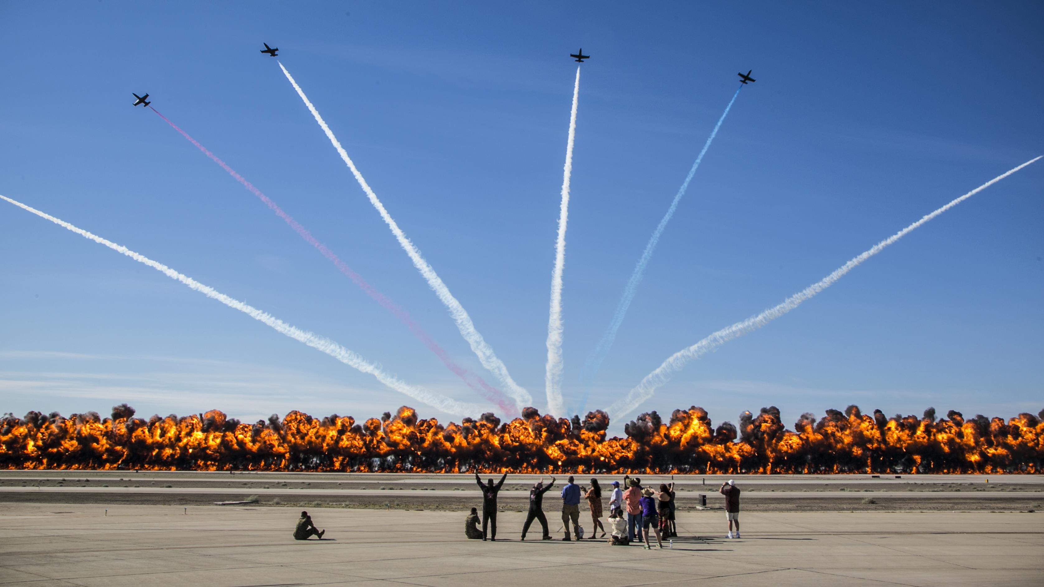 Watch The Worlds Largest Wall of Fire! 2017 Yuma Airshow at Marine